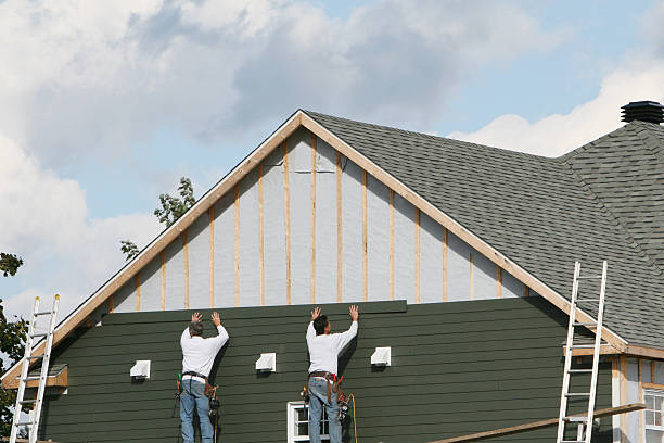 Professional Siding technician working in McConnells, SC
